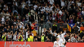 25 mil fans del Eintracht Frankfurt colmaron el Camp Nou: la insólita protesta de los ultras del Barcelona