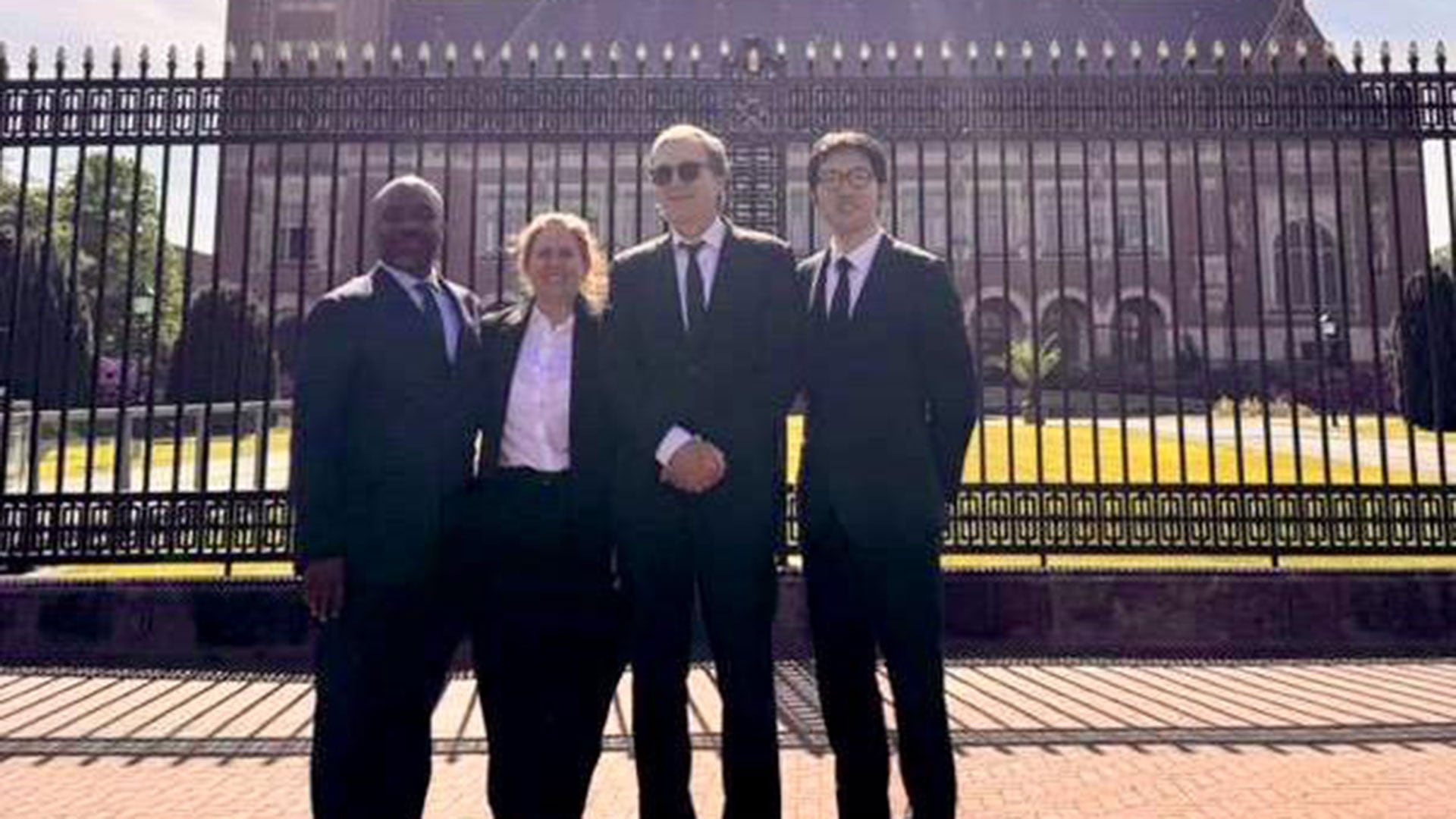 La delegación de la Confederación Sindical Internacional (CSI) que recibió el fallo de la CIJ en La Haya; entre ellos, la abogada Argentina Mónica Tepfer