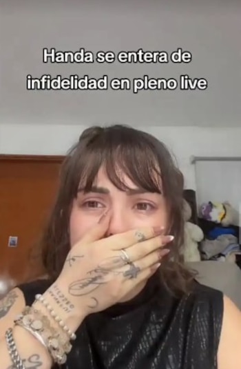 Handa enfrenta a su novio en plena transmisión tras descubrir presunta infidelidad: “Maldita sea, lo sabía”. Captura: TikTok.