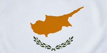 El color cobre de la bandera chipriota simboliza los valiosos yacimientos mineros que dieron nombre a la isla en la Antigüedad (Imagen Ilustrativa Infobae)