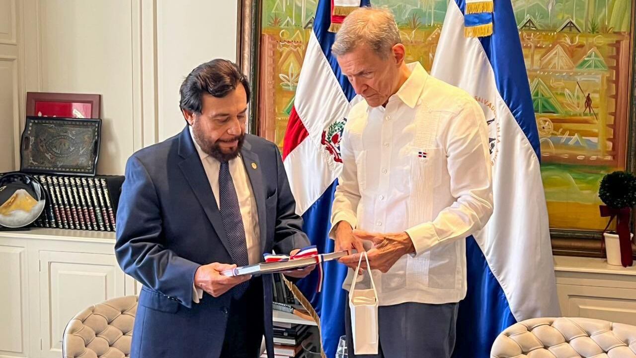 El vicepresidente de El Salvador y el canciller de República Dominicana consolidan la cooperación bilateral en seguridad, turismo y desarrollo económico. Foto cortesía Vicepresidencia de El Salvador
