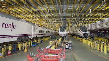 Más de 600 personas participan en la jornada de puertas abiertas en los talleres de Renfe