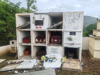 Las bóvedas de algunos cementerios, como el de Vallerriquito, en la provincia de Los Santos, se abrieron exactamente a las 12:56 mediodía del viernes 9 de octubre. (Cortesía)