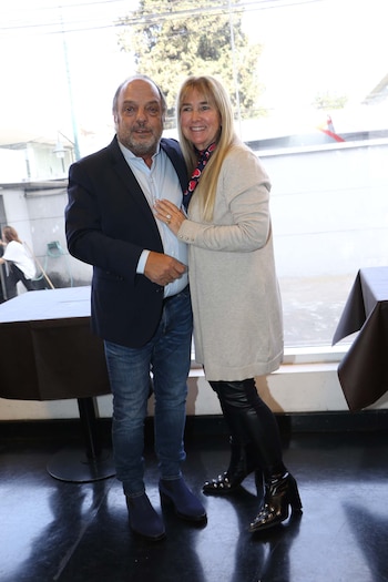 Baby Etchecopar y su novia,