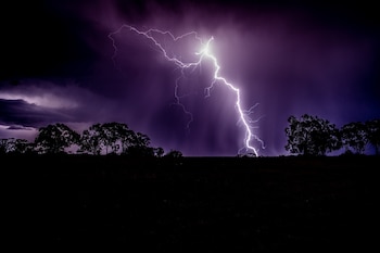 Imagen de un rayo en una tormenta. (INSTITUTO DE ASTROFÍSICA DE ANDALUCÍA)