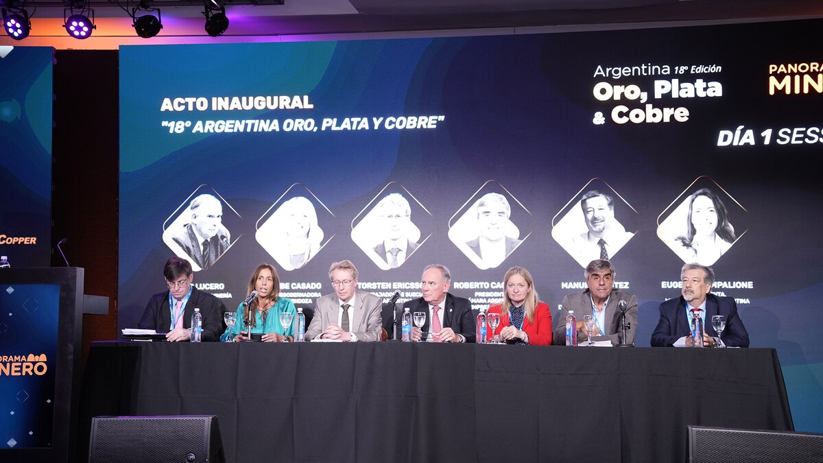 Acto inaugural del seminario con la presencia del secretario de Minería, Luis Lucero (Panorama Minero)