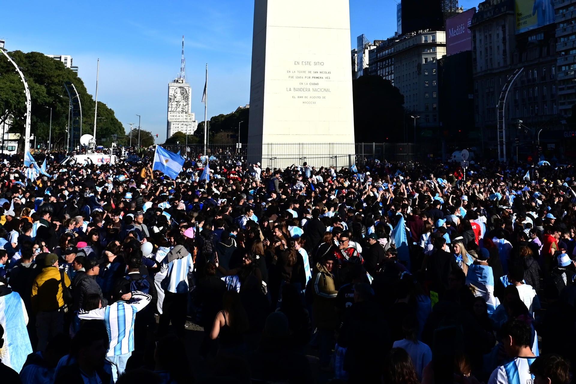 Cientos de personas celebraron en el Obelisco
