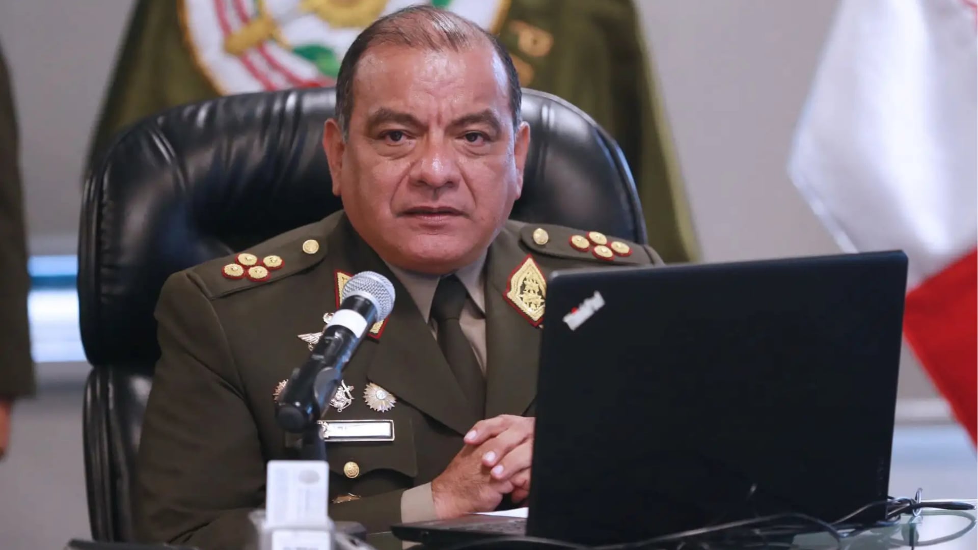 César Astudillo Salcedo, excomandante del Ejército peruano, asume su rol como ministro del Interior en un contexto de inseguridad en Perú.