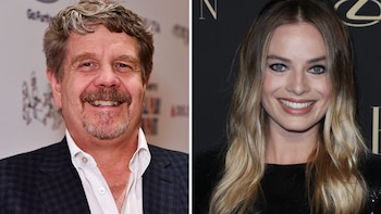 John Wells y Margot Robbie.