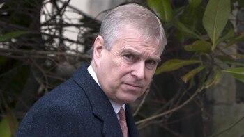 Un extrabajador del Palacio de Buckingham afirma que el expríncipe Andrés colaba “mujeres jóvenes”, entre ellas una amiga de Epstein