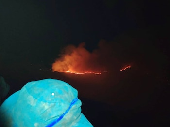 La emergencia obligó al desplazamiento de miembros del Cuerpo de Bomberos de Cotacachi. (Municipio de Cotacachi)