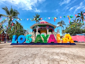 Los Ayala