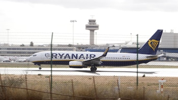 Un pasajero agrede a un