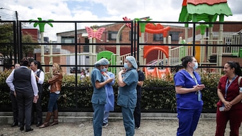 El Instituto de Medicina Legal identifica a 93 de los 180 cuerpos recibidos tras el terremoto en Colombia