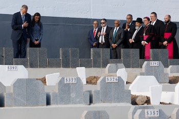 Los reyes Felipe VI y Letizia visitan el cementerio musulmán de Sidi Embarek (EFE)