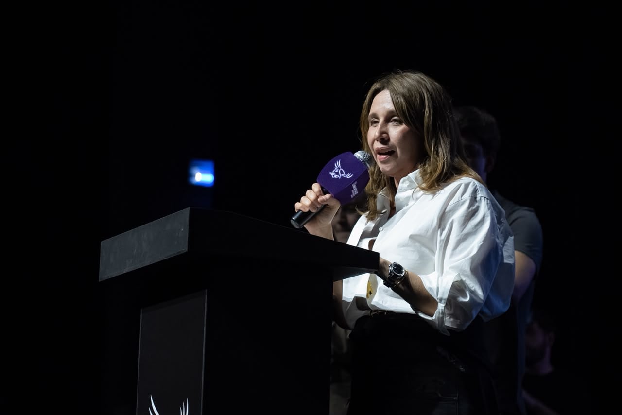 Pilar Ramírez encabezó el cierre del congreso y destacó el papel de los jóvenes en el proyecto político.