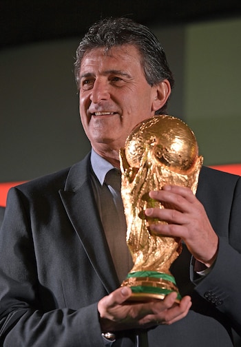 Kempes con la Copa del