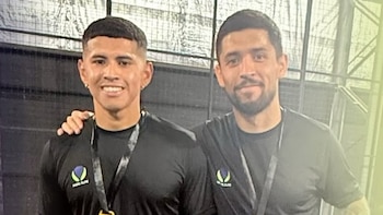 Un jugador sancionado por falsificar documentos y un ex Boca sorprendieron tras ganar un torneo de pádel: el premio que lograron