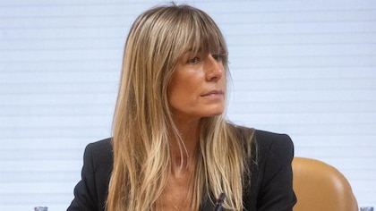 Begoña Gómez ya tiene su pasaporte: el juez de guardia autoriza su viaje a Londres para la graduación de su hija