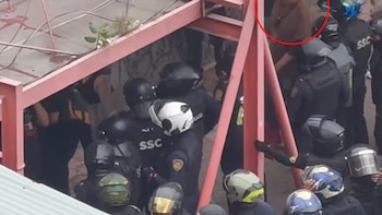 Reportan agresión policial contra prensa durante movilización por la masacre del 2 de octubre en CDMX