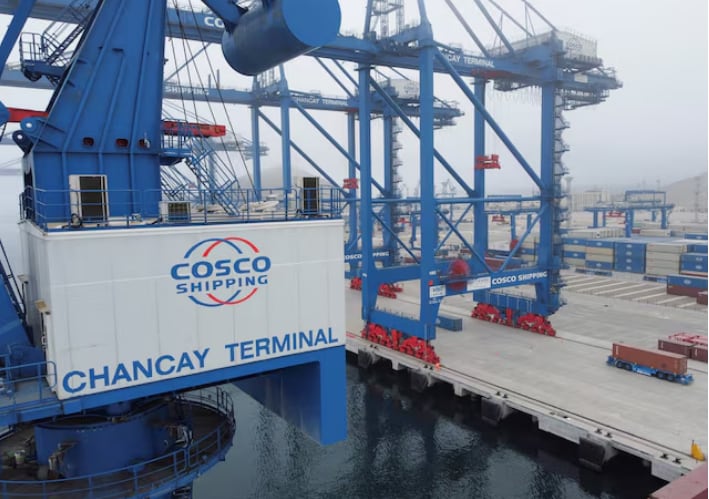 Puerto de Chancay, en Perú. Con él, China aumenta su capacidad para desembarcar sus mercancías en Sudamérica y embarcar las que importa desde esta región (Reuters)