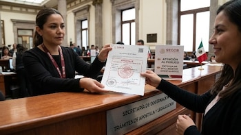El sello que vale miles de pesos en el mercado negro pero que Gobernación entrega el mismo día por poco más de 2,000
