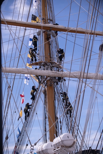 Las 35 mejores fotos del comienzo del 54° viaje de instrucción de la Fragata Libertad - Image 2