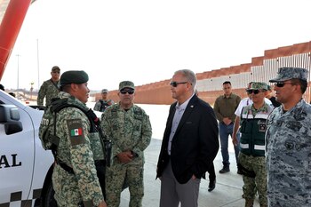 Ronald Johnson también se reunió
