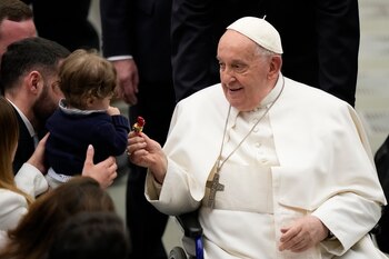 El papa Francisco da un