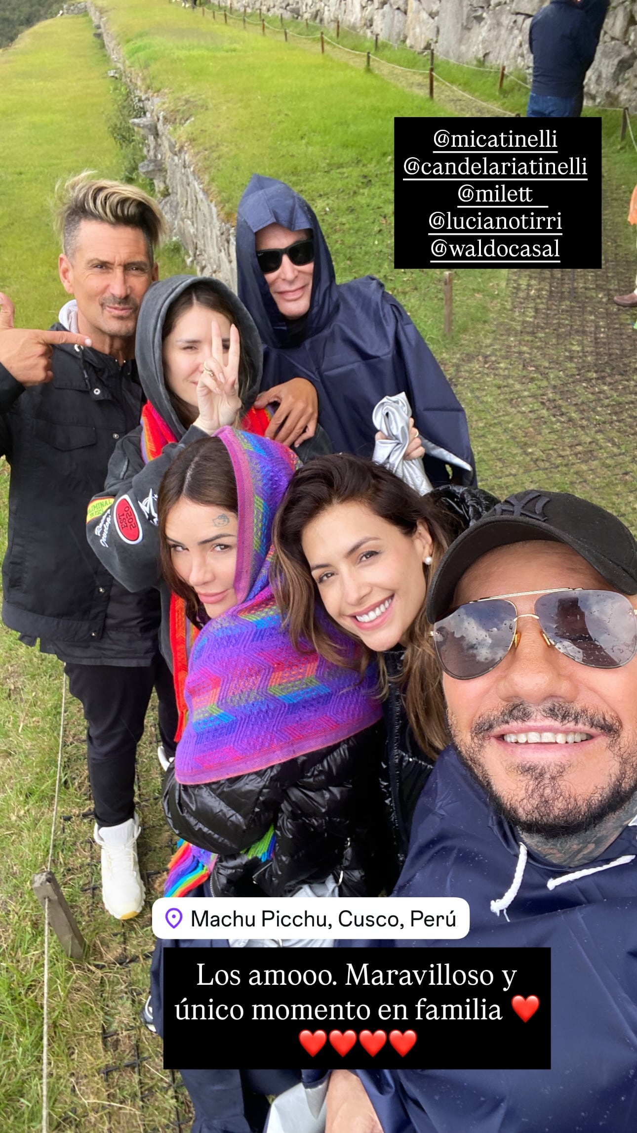 Familia Tinelli en Cusco junto a Milett Figueroa.