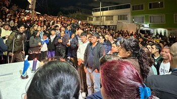 Entre lágrimas y mensajes de