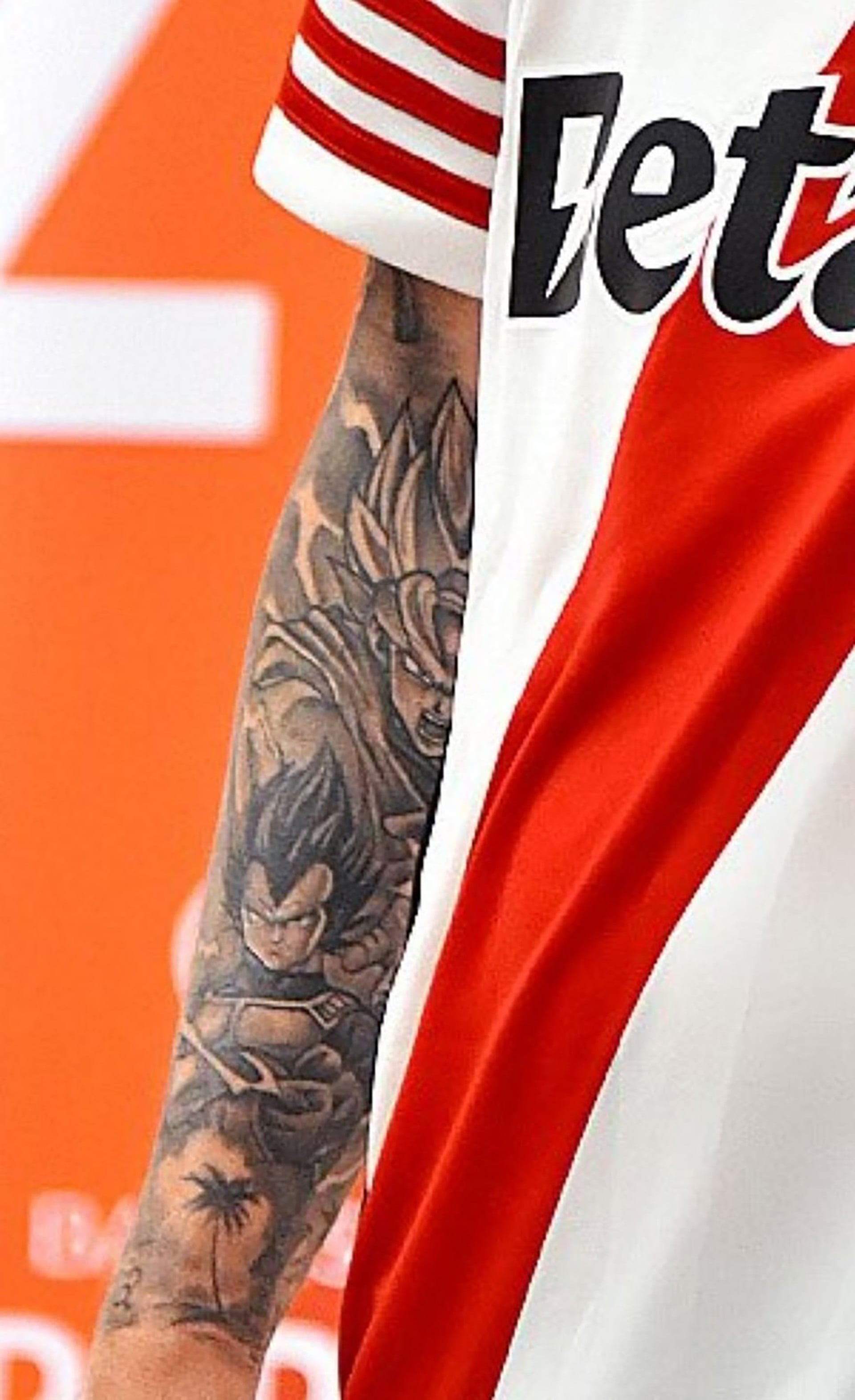 Aníbal Moreno sorprendió a los fanáticos por sus singulares tatuajes. Aquí, la mención a Dragon Ball Z