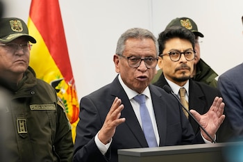 El ministro de Gobierno de Bolivia, Marco Antonio Oviedo, ofrece una conferencia de prensa. (AP Foto/Juan Karita)
