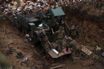 Las nuevas medidas llegan en medio del estancamiento de las negociaciones de paz y refuerzan la preparación de Ucrania para continuar la guerra con Rusia. (REUTERS/Oleksandr Ratushniak)