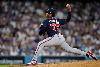 Didier Fuentes lideró la victoria de los Bravos de Atlanta por 3-2 sobre los Dodgers de Los Ángeles y empató la Serie Divisional de la Liga Nacional - crédito Bravos de Atlanta