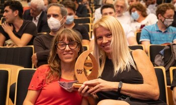 Las científicas Leticia Bentancor (a