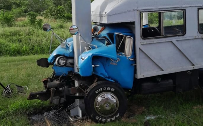 Accidente de camión en Carbonera, Matanzas, deja 22 heridos y dos graves tras perder el control y chocar contra un poste