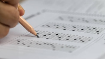 Casi 16.000 aspirantes para 1.325 plazas de funcionario en Cataluña este fin de semana: así se reparte la oferta de empleo público