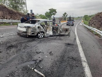 Vehículos incendiados durante los narcobloqueos