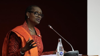 El destacado opositor Besigye "corre