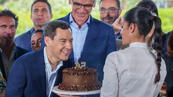 Moreno marca como objetivo que Andalucía llegue a "la media nacional" en desempleo en la próxima legislatura