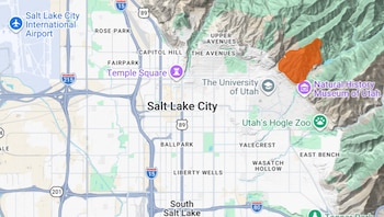 Mapa de Salt Lake City, Utah, que muestra calles, edificios, montañas y un área destacada en naranja cerca del Museo de Historia Natural de Utah