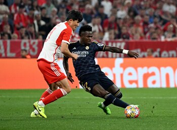 Kim Min-jae y Vinicius en