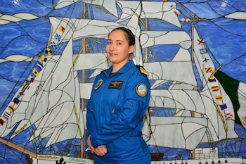 La Teniente de Navío Piloto