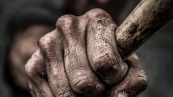 Trágico final para un hombre que fue sacado de un bar con engaños: lo golpearon con un bate y lo apuñalaron a muerte