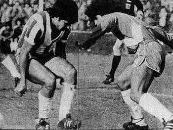 Primer caño en Primera de Diego Armando Maradona: "Recibí la pelota de espaldas a mi marcador, que era Juan Domingo Patricio Cabrera, le amagué y le tiré la pelota entre las piernas; pasó limpita y enseguida escuché el oooole..."