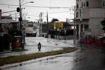 Vista de calles vacías este