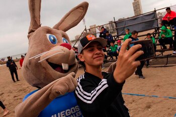 Liber aparece por sorpresa en