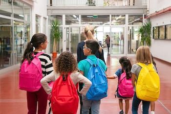 La vuelta al cole en la Comunidad Valenciana comienza el 7 de septiembre para algunas universidades y el 9 para el resto de etapas educativas. (Magnific)