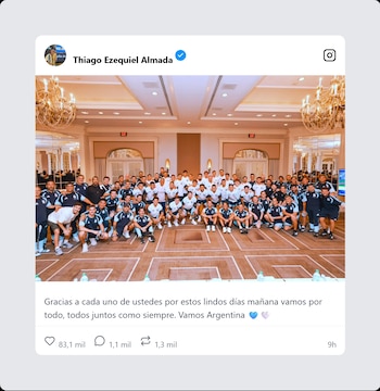 Pantallazo de una publicación en redes sociales de Thiago Ezequiel Almada con una foto de grupo de la selección argentina y el texto 'Vamos Argentina'